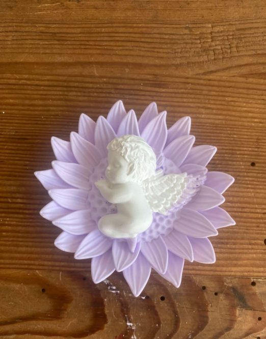 ange fleur violette